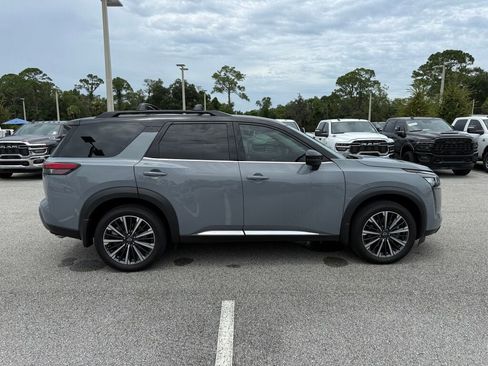 Used 2026 Nissan Pathfinder Platinum AWD/4WD image 2