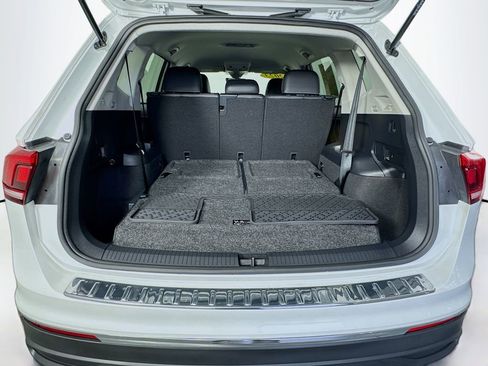 Used 2023 Volkswagen Tiguan SE image 25
