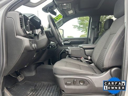 Used 2025 Chevrolet Silverado 2500 LT w/ Convenience Package AWD/4WD image 4