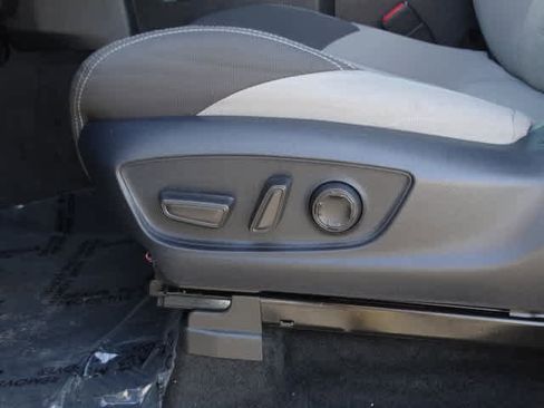 Used 2024 Toyota Tacoma TRD Off-Road image 17