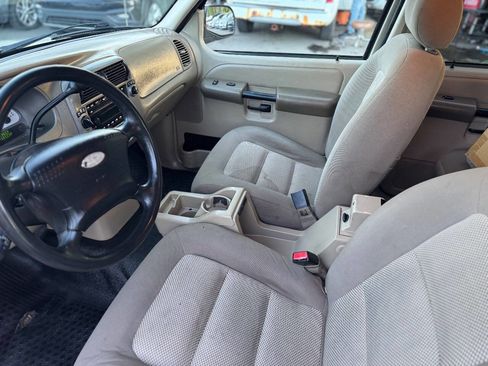 Used 2005 Ford Explorer Sport Trac XLT image 9
