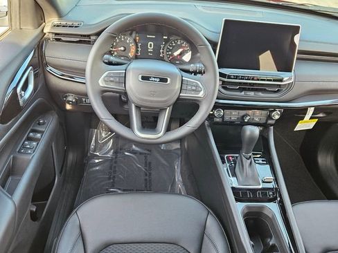 New 2026 Jeep Compass Latitude image 8