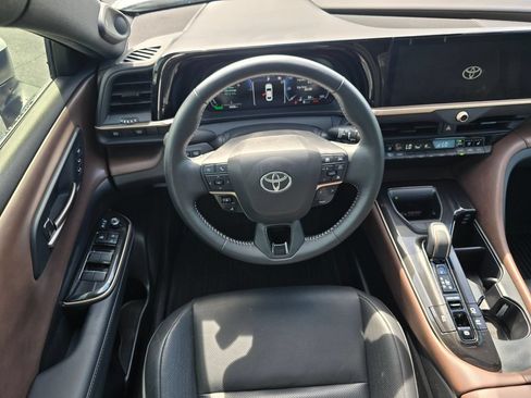 Used 2024 Toyota Crown AWD/4WD image 18
