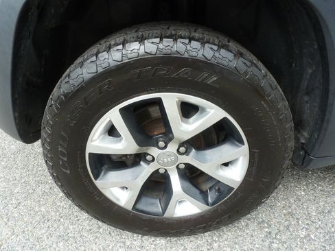 Used 2014 Jeep Cherokee Trailhawk AWD/4WD image 13