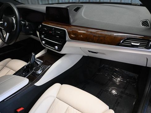 Used 2019 BMW 540i w/ M Sport Package RWD image 10