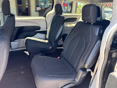 Used 2023 Chrysler Voyager LX FWD image 16