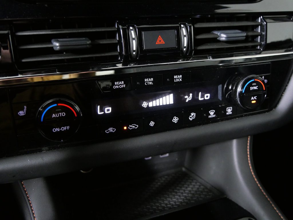 Used 2025 Nissan Pathfinder Rock Creek AWD/4WD image 28