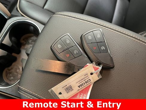 Used 2025 GMC Canyon Denali image 7