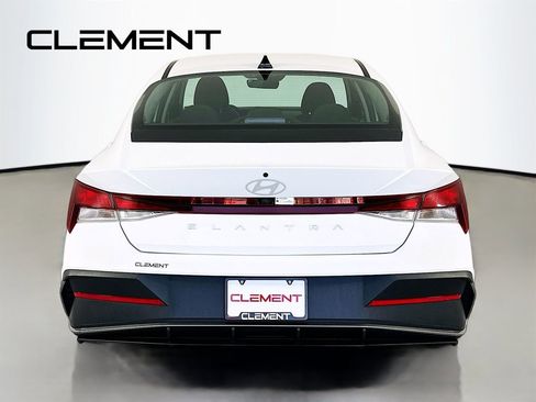 Used 2024 Hyundai Elantra SEL FWD image 8