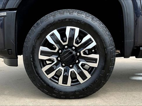 Used 2025 GMC Sierra 2500 Denali Ultimate image 11