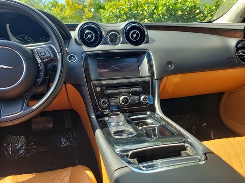 Used 2016 Jaguar XJ L Portfolio RWD image 19