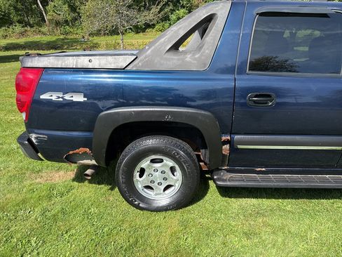 Used 2004 Chevrolet Avalanche 4x4 image 24