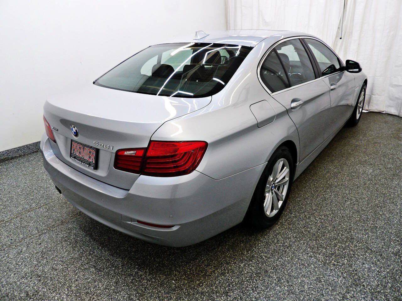 Used 2016 BMW 528i xDrive Sedan AWD/4WD image 6