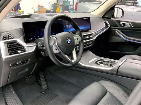 Certified 2023 BMW X7 xDrive40i w/ Premium Package AWD/4WD image 3