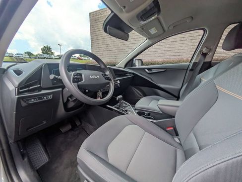 Used 2025 Kia Niro LX FWD image 15