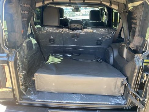 Used 2025 Jeep Wrangler Unlimited Rubicon 392 image 18