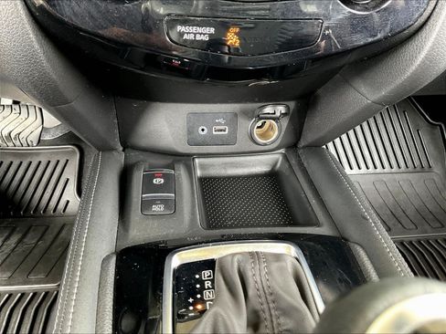 Used 2018 Nissan Rogue SL w/ Premium Package AWD/4WD image 15