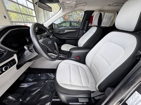 Used 2025 Ford Escape Active AWD/4WD image 18