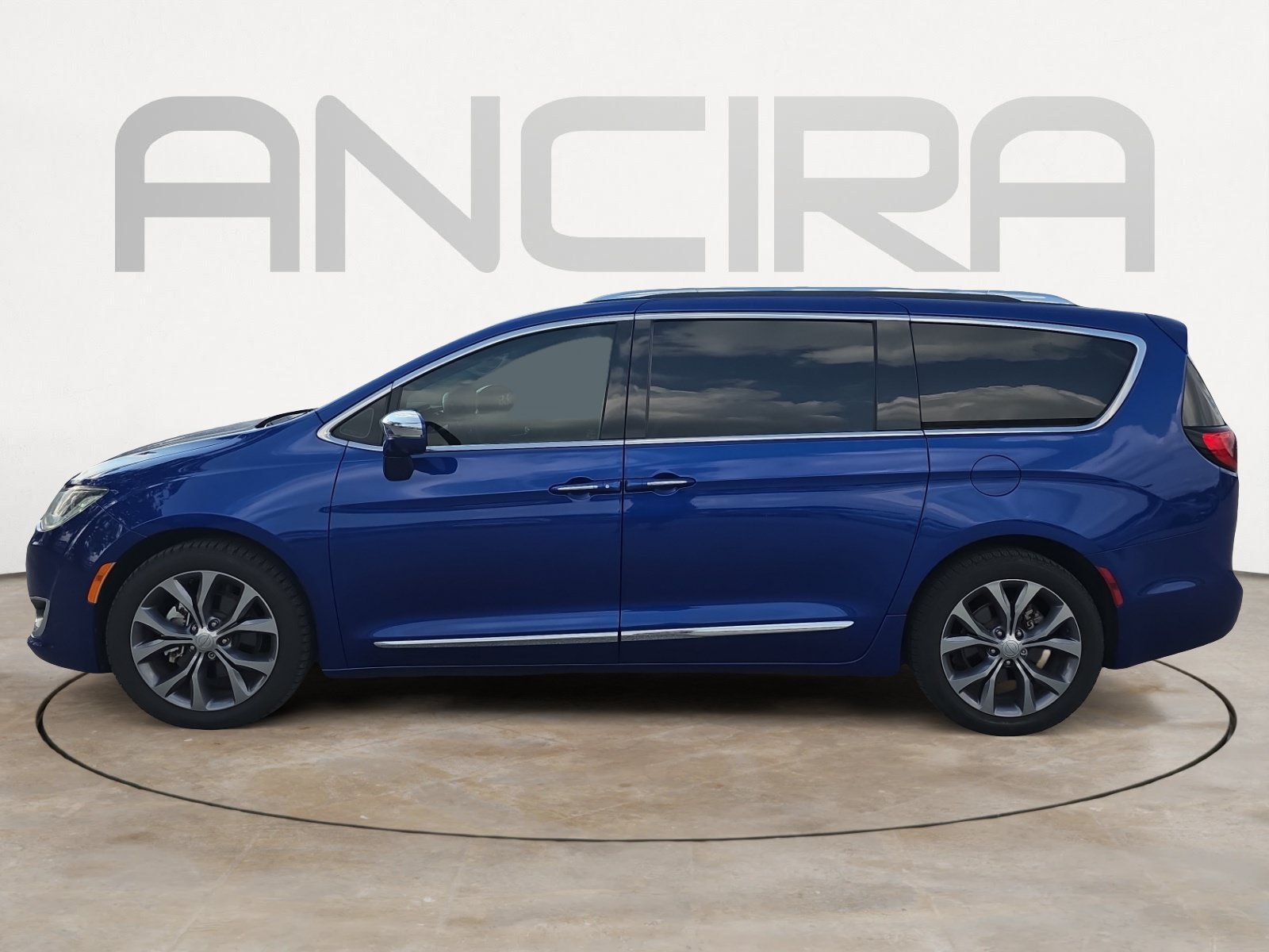 Used 2018 Chrysler Pacifica Limited w/ Tire & Wheel Group FWD image 5