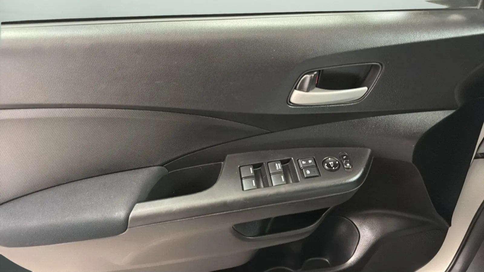 Used 2015 Honda CR-V LX image 16
