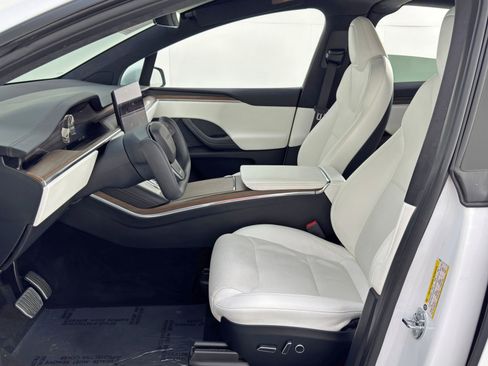 Used 2022 Tesla Model X image 15