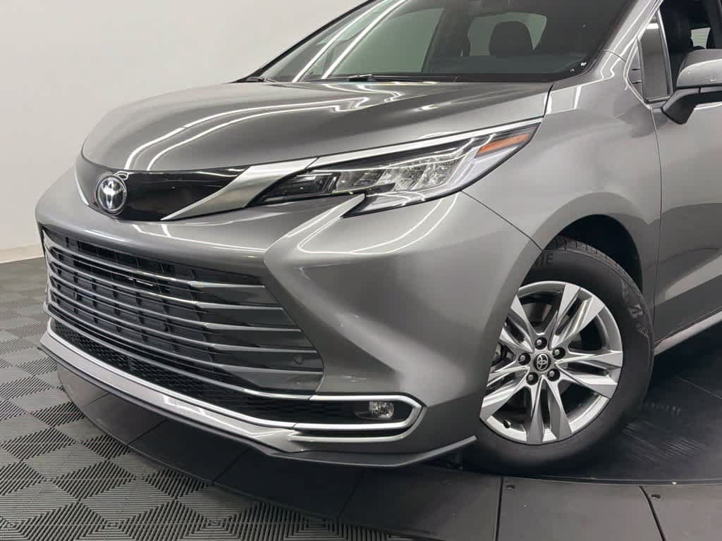 Certified 2026 Toyota Sienna Limited FWD image 4