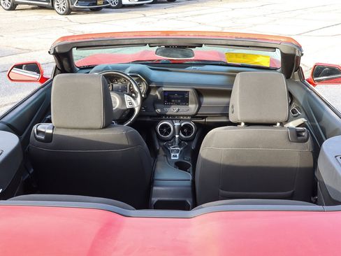 Used 2021 Chevrolet Camaro LT image 8