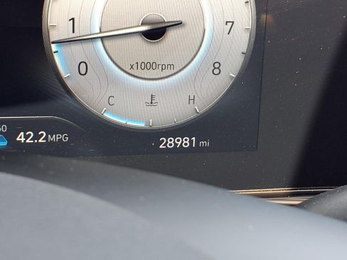 Used 2025 Hyundai Elantra Limited FWD image 17