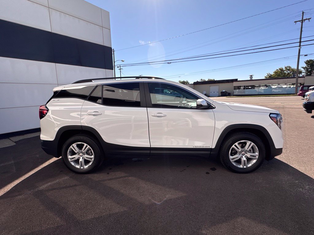 Used 2024 GMC Terrain SLE w/ Driver Convenience Package AWD/4WD image 8