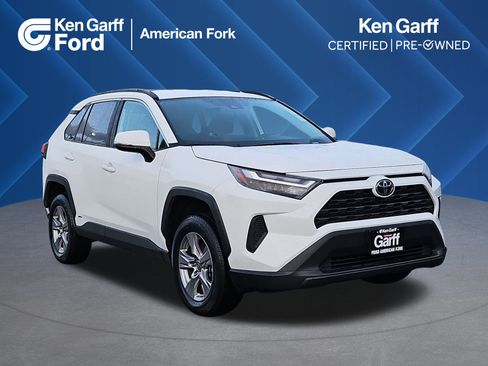Used 2025 Toyota RAV4 XLE image 1