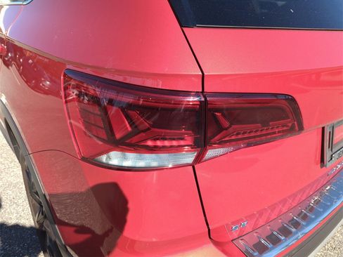 Used 2022 Volkswagen Taos SE w/ Panoramic Sunroof Package image 19