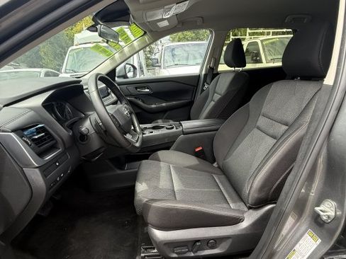 Used 2025 Nissan Rogue SV AWD/4WD image 10