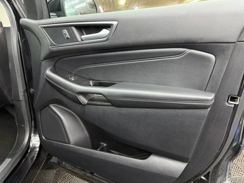 Used 2018 Ford Edge Titanium AWD/4WD image 5