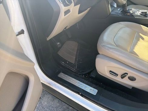 Used 2018 Ford Explorer Limited image 8