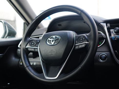 Used 2020 Toyota Camry XSE image 18