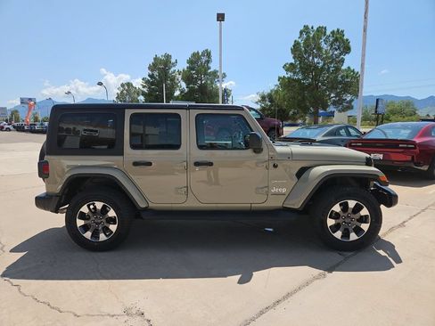 Used 2022 Jeep Wrangler Unlimited Sahara w/ Cold Weather Group AWD/4WD image 4