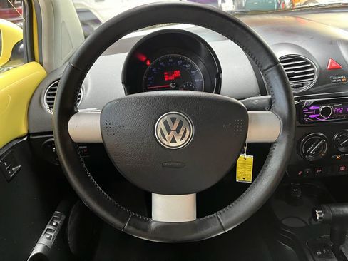 Used 2009 Volkswagen Beetle S FWD image 12