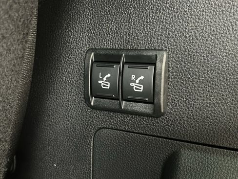 Used 2025 Toyota Sequoia Platinum image 19