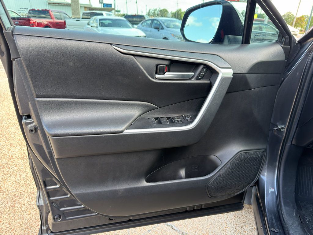 Used 2023 Toyota RAV4 XLE Premium AWD/4WD image 19