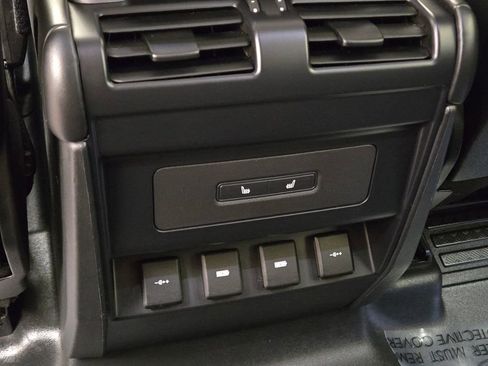 Used 2020 Land Rover Defender 110 First Edition image 21