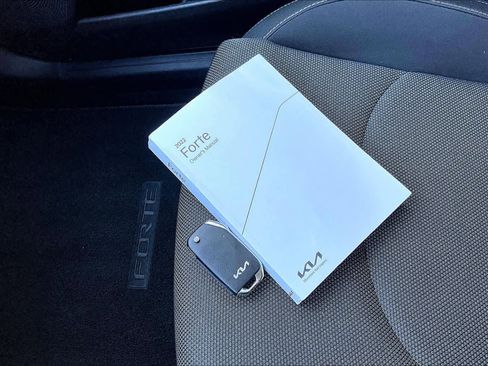 Used 2022 Kia Forte LXS image 17