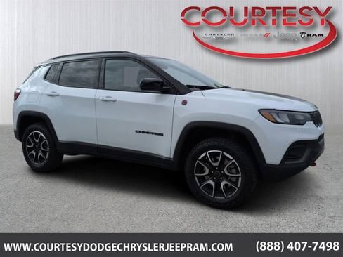 Certified 2025 Jeep Compass Trailhawk AWD/4WD image 1
