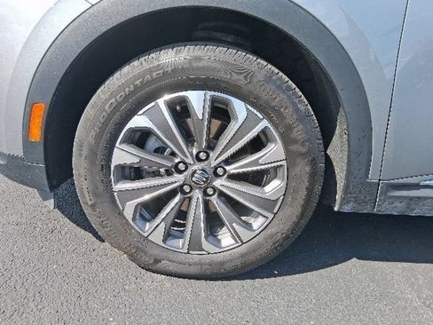 Used 2024 Buick Envision Preferred AWD/4WD image 3