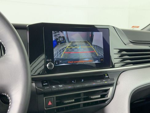 Used 2025 Toyota Camry SE image 24