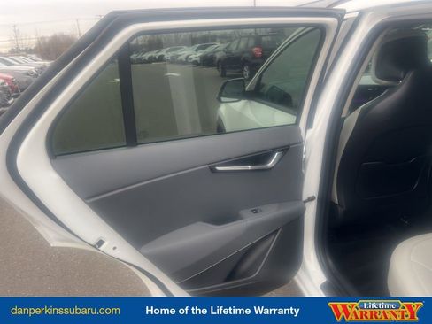 Used 2025 Kia Niro EX Touring image 29