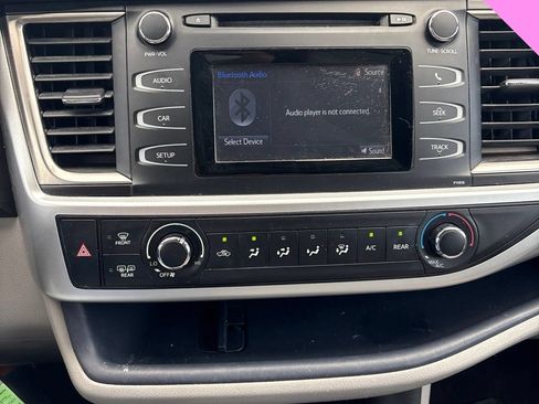 Used 2019 Toyota Highlander LE FWD image 13