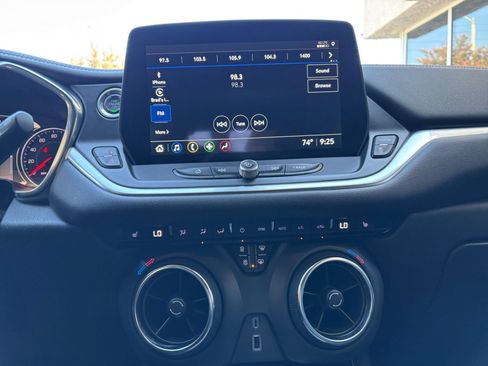 Used 2025 Chevrolet Blazer LT FWD image 19