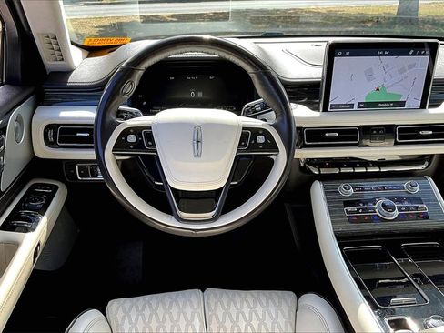 Used 2022 Lincoln Aviator Black Label w/ Dynamic Handling Package image 5