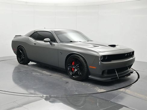 Used 2017 Dodge Challenger SRT Hellcat RWD image 3