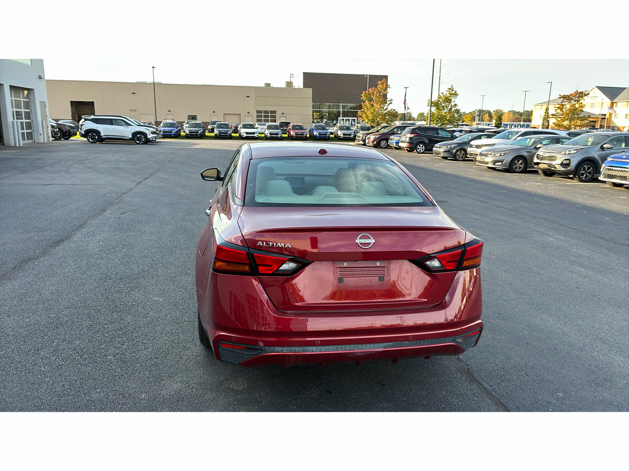 Used 2025 Nissan Altima 2.5 SV FWD image 6